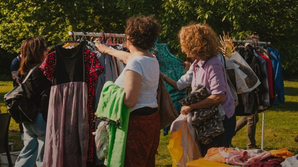 Swap party, aperitivo e concerto alla Fattoria sociale Il Brolo a Teolo (PD) sab. 7 giugno h15:00 per cucire, riciclare e scambiare i vestiti