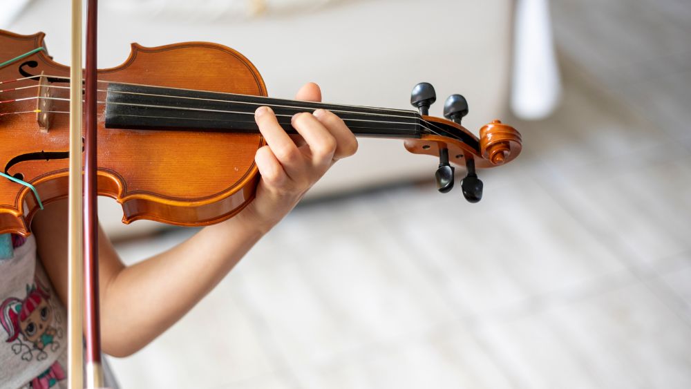 L'ensemble di violini Crescendo si esibisce dom. 8 giugno alle 17:00 al Circolo Unificato dell'Esercito - Palazzo Zacco