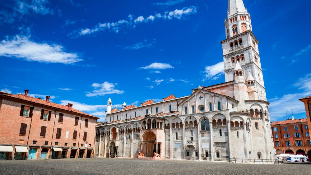 Modena è stata ufficialmente proclamata Capitale italiana del volontariato 2026, vincendo il bando promosso da CSVnet