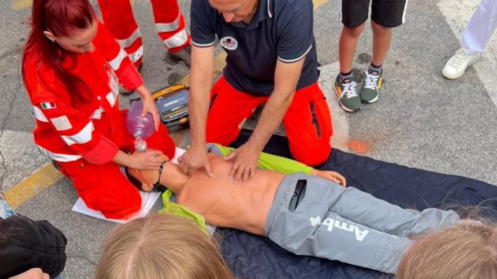 Blu Soccorso ha organizzato un corso base di pronto soccorso di reclutamento volontari nel mese di novembre Blu Soccorso ha organizzato un corso base di pronto soccorso di reclutamento volontari nel mese di novembre
